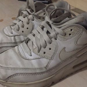 White nike air shoes